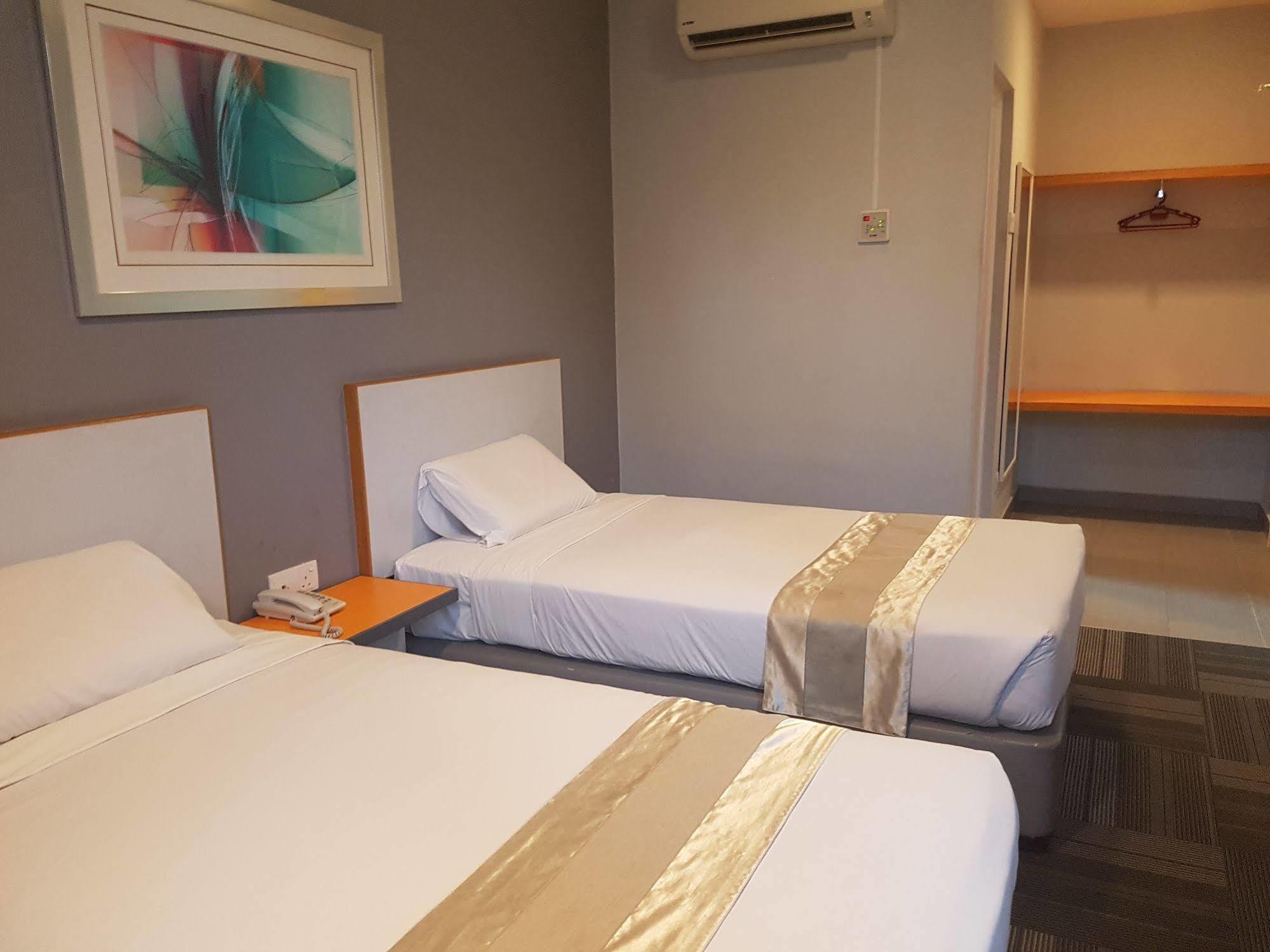 Swing & Pillows - Kl Sg Besi Formerly Known As U Pac Hotel Kuala Lumpur Bagian luar foto