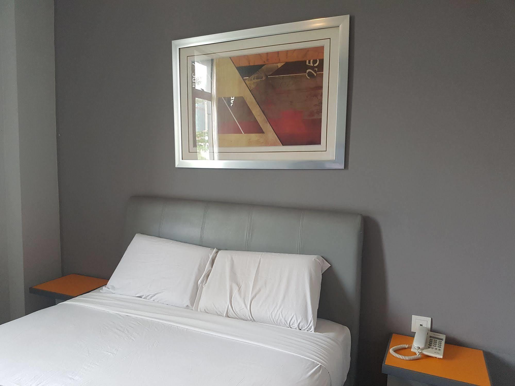 Swing & Pillows - Kl Sg Besi Formerly Known As U Pac Hotel Kuala Lumpur Bagian luar foto